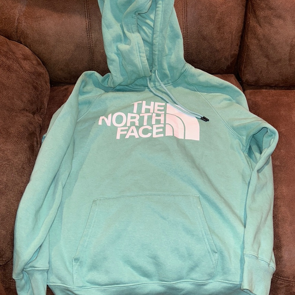 Women’s Northface sweatshirt